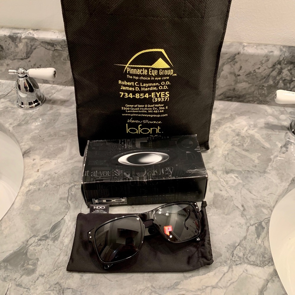 Brand New Polarized Oakley Holbrook Sunglasses